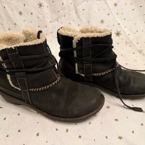 UGG Black Suede Real Sheepskin Lined Lace-Up Boots Size 9. Anklet Booties.